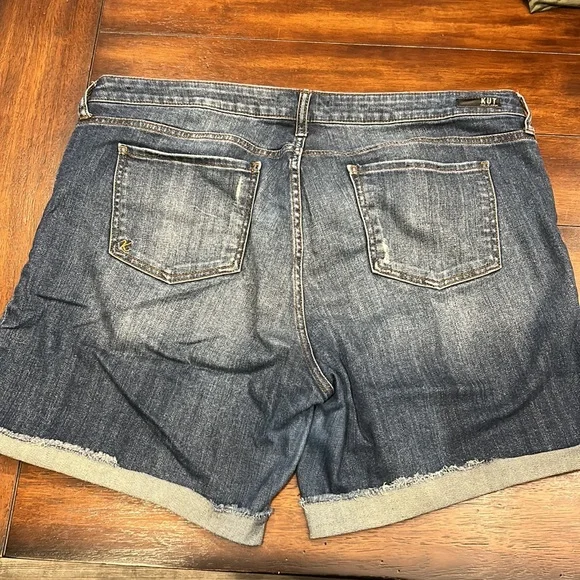 Catherine Boyfriend short stretch denim cuffed 2% spandex 6.5 inch inseam - Picture 7 of 9